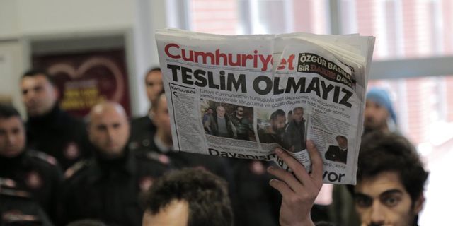 Anadolu Üniversitesi'nde 'Cumhuriyet'e destek' eylemine saldırı