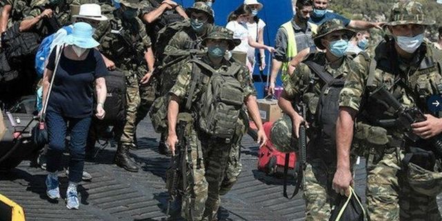 Yunanistan Meis adasına turistik feribotla asker taşıdı