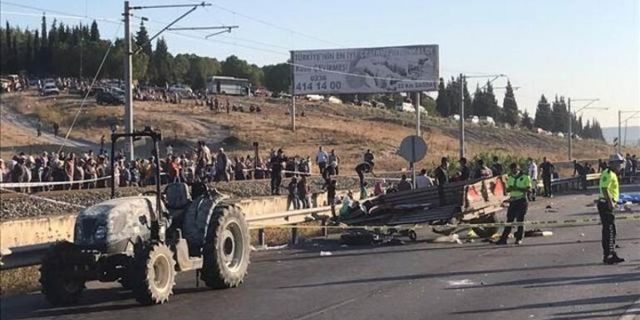 Tarım işçilerini taşıyan traktör kaza yaptı: 3 ölü, 10 yaralı
