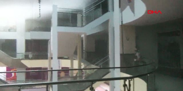 Beylikdüzü'ndeki bir AVM'de yangın paniği
