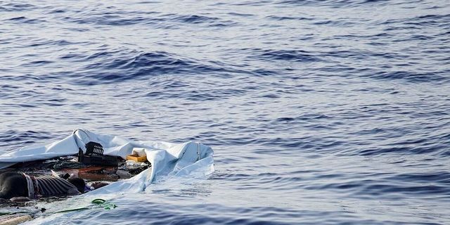 Libya açıklarında göçmenleri taşıyan tekne battı: 43 ölü