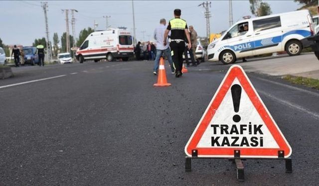 Amasya'da devrilen otomobildeki 4 kişi yaralandı