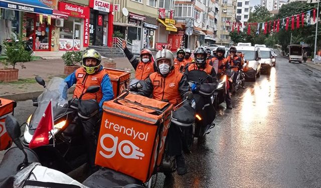 Trendyol’da çalışan motokuryeler eylemde: "Yönetim nerede, emekçiler burada"