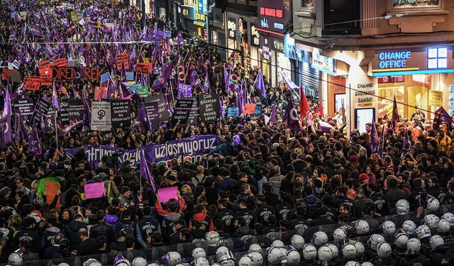 Kadınlardan İstanbul Valiliği'ne yasak yanıtı: "19 yıldır yürüyoruz, 20.yılda da Taksim'deyiz "