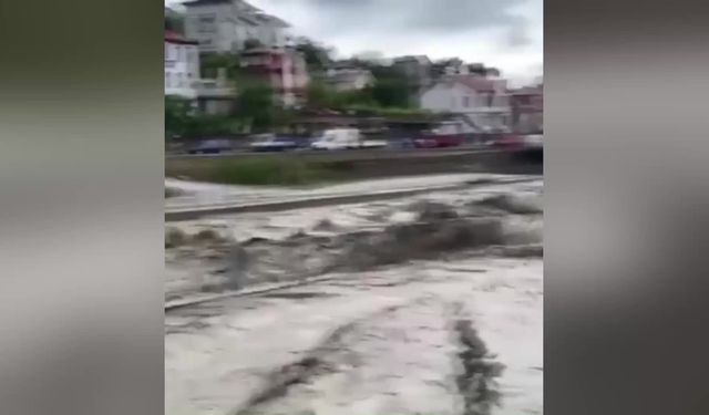 Kastamonu'da son durum: Yollar su altında, köprüler zarar gördü