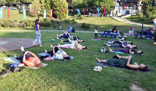 Beşiktaş Belediyesi "Hareket Et Beşiktaş" temasıyla yoga daveti yaptı