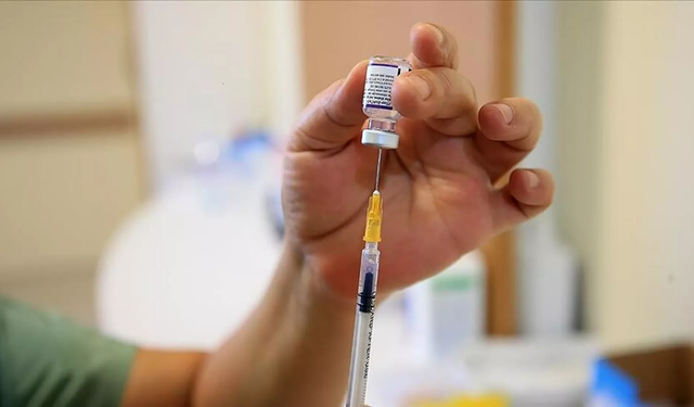 Bilim kurulu üyesi Özlü: Risk grubundaysanız hemen gidip aşınızı yaptırın