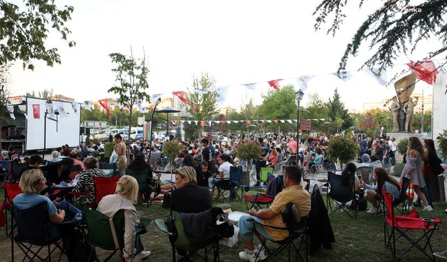 Yenimahalle'de açık hava sinema günleri başladı
