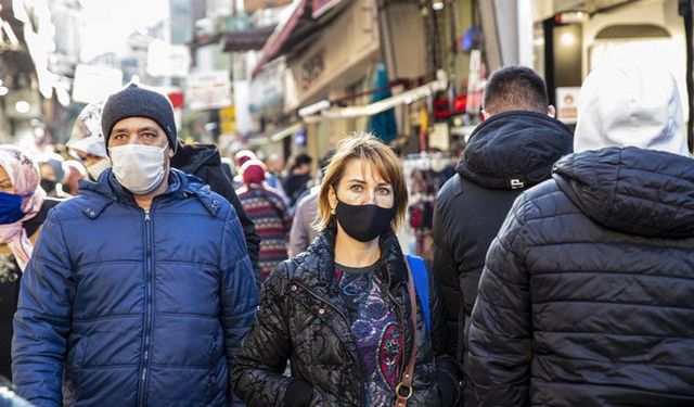 İBB Bilimsel Danışma Kurulu: Toplu taşımalarda ve kapalı alanlarda maske zorunluluğu yeninden gelmeli