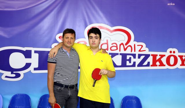Çerkezköy Belediye Başkanı Akay ile Caner Ergin masa tenisi maçı yaptı