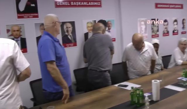 Emekli Tuğgeneral Yurdakul CHP'ye üye oldu, parti rozetini Sarıbal taktı