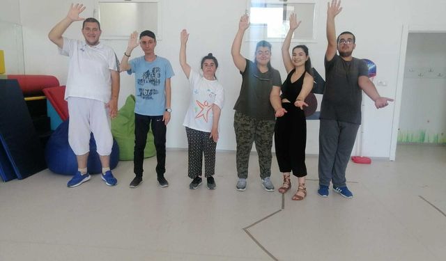 Odunpazarı Belediyesi'nin engelli bireylere yönelik drama dersleri sürüyor