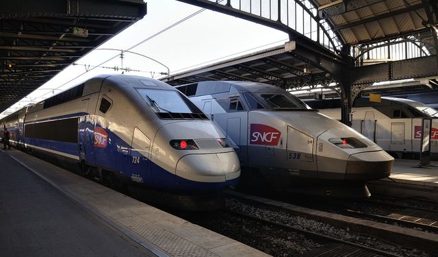 Enerji krizinden etkilenen Fransa enerji tasarrufu için tren seferlerini azaltmaya hazırlanıyor