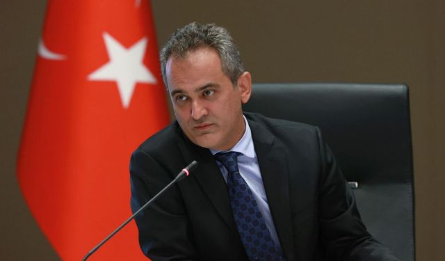 Bakan Özer'e göre yüz yüze eğitime geçilmemesini savunanlar 'başörtüsü ve katsayı' yasağı getirenler