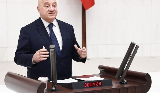 TRT Spikeri Deniz Demir'in görevine son verilmesi meclis gündemine taşındı
