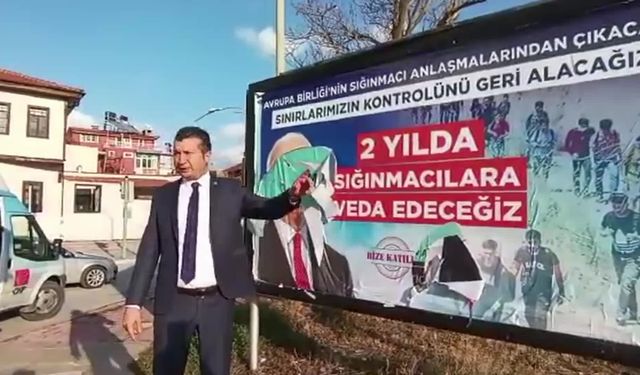 Burdur’da Kemal Kılıçdaroğlu'nun afişinin yer aldığı billboard tahrip edildi