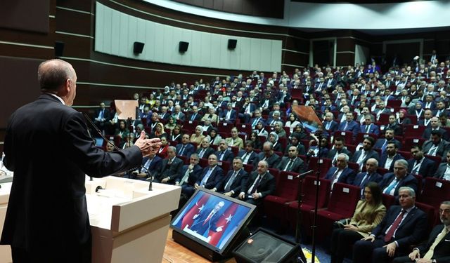 'Bu masa dağılır' diyen Erdoğan, Altılı Masa'nın anayasa teklifini ise 'şekilsiz, omurgasız, arkaik' diye niteledi