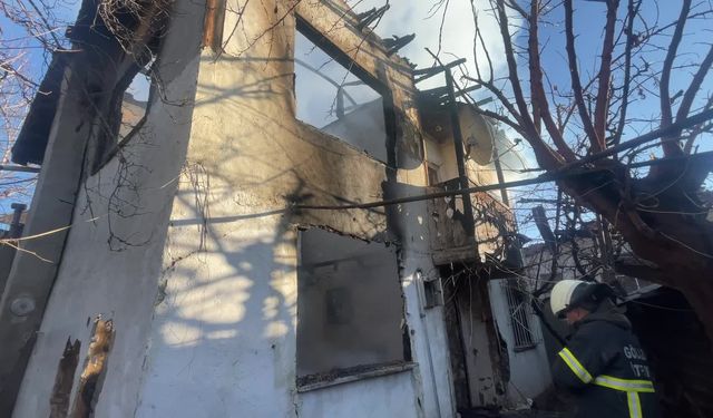 Bilecik'te bir evde çıkan yangında bir kişi hayatını kaybetti