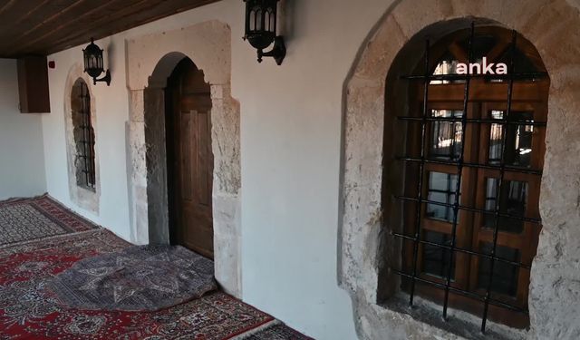 Yozgat’ta duvarlarında orijinal resim ve el yazmaları bulunan tarihi cami ibadete açıldı