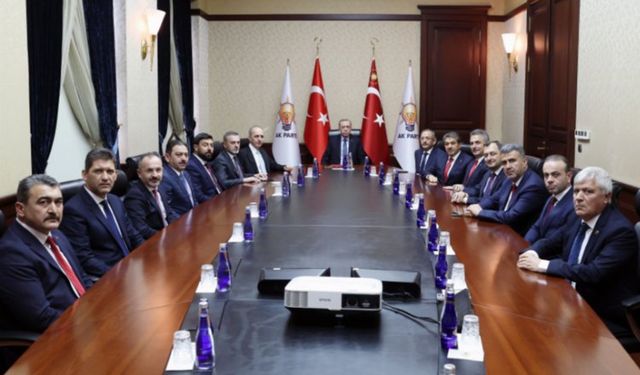 Erdoğan, CHP’li 11 büyükşehir belediyesinin AKP'li grup başkanvekillerini kabul etti