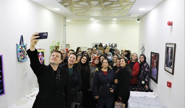 Çerkezköy Belediyesi'nin kadın kursiyeleri dönem sonu sergisi açtı