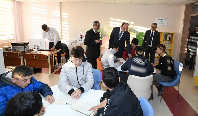 Konya'da Başkan Altay yılın ilk ziyaretini öğrencilere yaptı