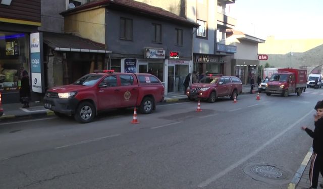 Deprem bölgesinden Trabzon’a dönen itfaiye ekipleri çiçekle karşılandı