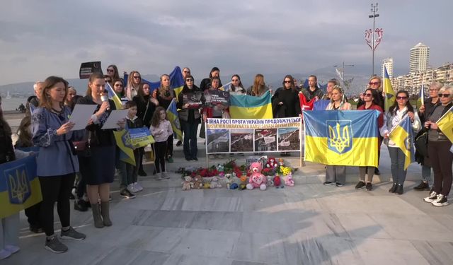İzmir’de yaşayan Ukraynalılar, savaşta hayatını kaybedenleri andı