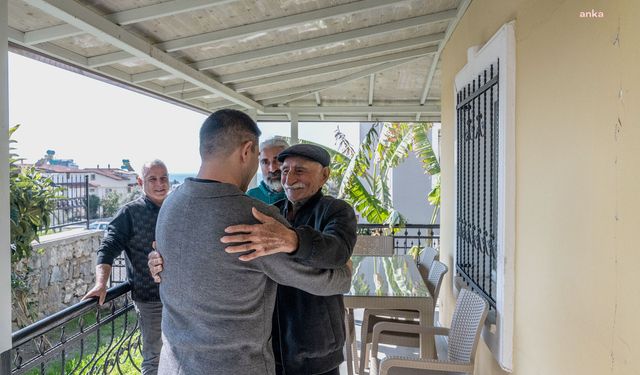 Kuşadası Belediye Başkanı Ömer Günel’den depremzedelere geçmiş olsun ziyareti