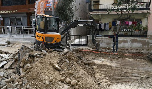 Kuşadası Belediyesi Cumhuriyet Mahallesi'nin 7 sokağını yeniledi 