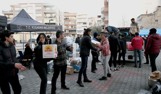 Kuşadası’nda yaşayan yabancılar, depremzedeler için yardım kampanyası düzenledi