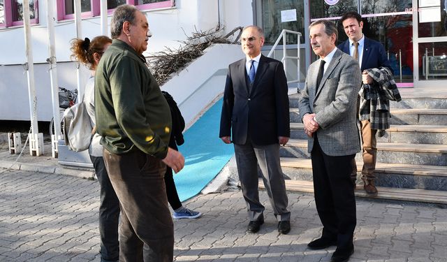 Tepebaşı Belediye Başkanı Ataç, kentteki depremzedelerle buluştu