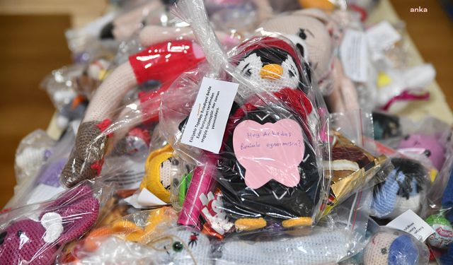 Tepebaşı Belediyesi Belde Evi kursiyerlerden depremzede çocuklara oyuncak desteği