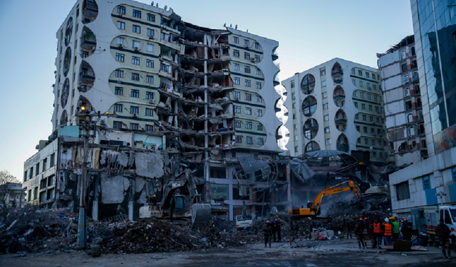 89 Kişinin hayatını kaybetmesine sebep olan bina inşaat halindeyken çökme meydana gelmiş