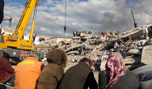 Kuşadası’nda Ömer Tatilköyü’nün depremzedelere yardım etmesine izin verilmedi