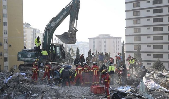 Türkiye'de müteahhit olmak: İlkokul mezunuysanız ve paranız varsa siz de müteahhit olabilirsiniz, bu kadar kolay