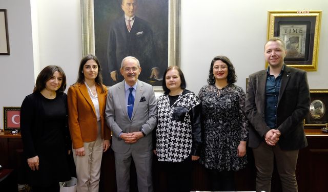 Çağdaş Gazeteciler Derneği Eskişehir Şubesi’nden Yılmaz Büyükerşen’e ziyaret