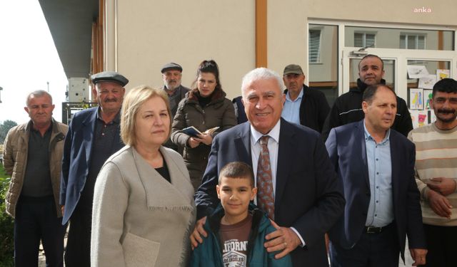 Efeler Belediye Başkanı Atay, kentteki depremzedeleri ziyaret etti