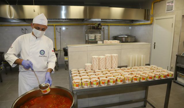 Eskişehir Büyükşehir, depremzedeler için yemek üreten aşevine destek bekliyor