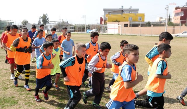 Seyhan’da çocuklar futbolla yeniden buluştu