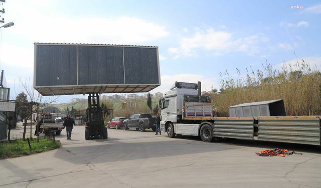 Turgutlu Belediyesi, Adıyaman'da kuracağı konteynerkent için sevkiyata devam ediyor