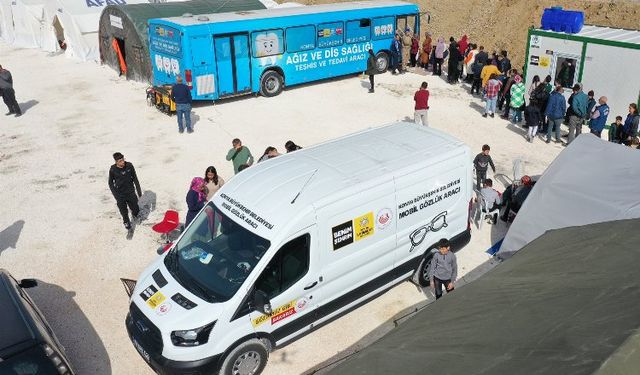 Konya 'mobil gözlük aracı' Hataylı depremzedelere hizmet veriyor