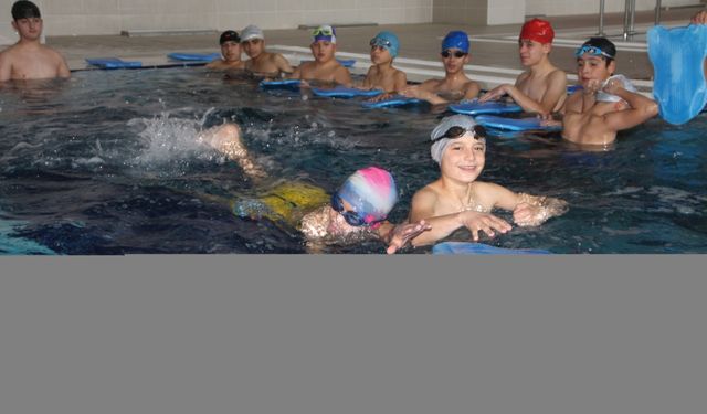 Amasya'da "Yüzme Bilmeyen Kalmasın Projesi" ile 5 bin 800 kişi yüzme öğrendi