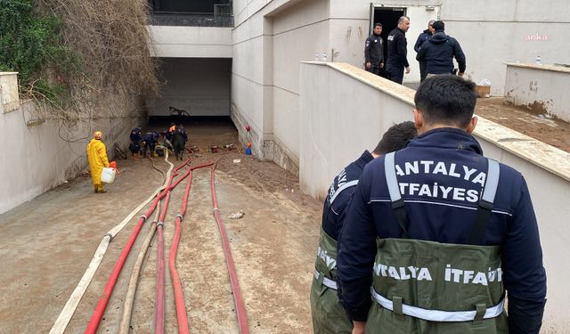 Antalya Büyükşehir Belediyesi İtfaiyesi, Şanlıurfa’da su tahliye çalışmalarına destek veriyor