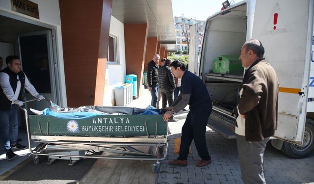 Antalya'daki kazada hayatını kaybeden motosiklet sürücüsünün cenazesi ailesine teslim edildi