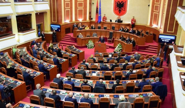 Arnavutluk, İran Devrim Muhafızları'nı "terör örgütü" ilan etti