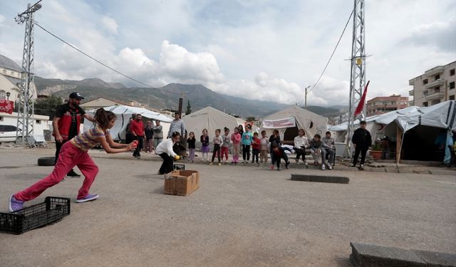 İskenderun'da depremzede çocuklar "survivor parkuru"nda eğlendi