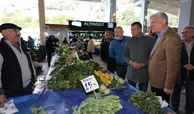 İzmir Narlıdere'de pazar esnafına ziyaret