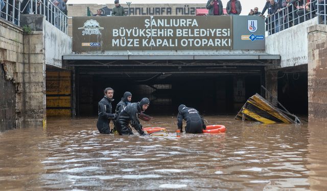 Mersin Büyükşehir itfaiyesi Şanlıurfa’daki arama kurtarma çalışmalarına devam ediyor