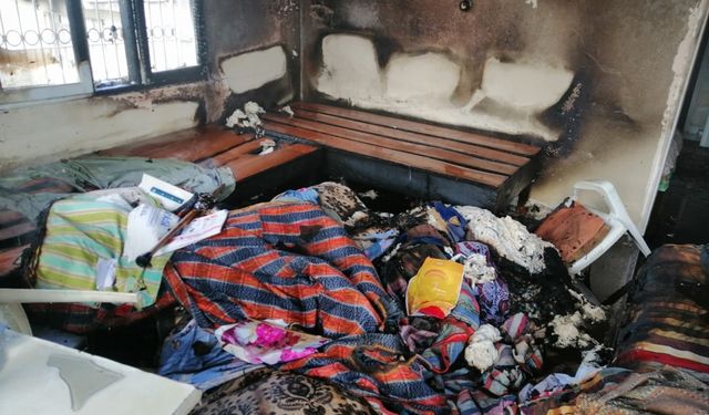 Mersin'de yangın çıkan evde mahsur kalan yaşlı kadın kurtarıldı